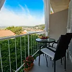 Volga * Jelsa (Hvar)