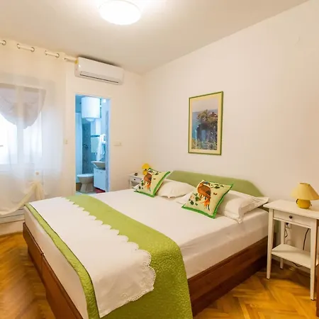 Volga * Jelsa (Hvar)