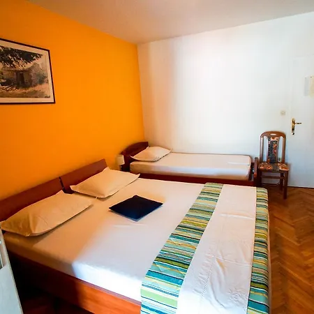 Volga * Jelsa (Hvar)